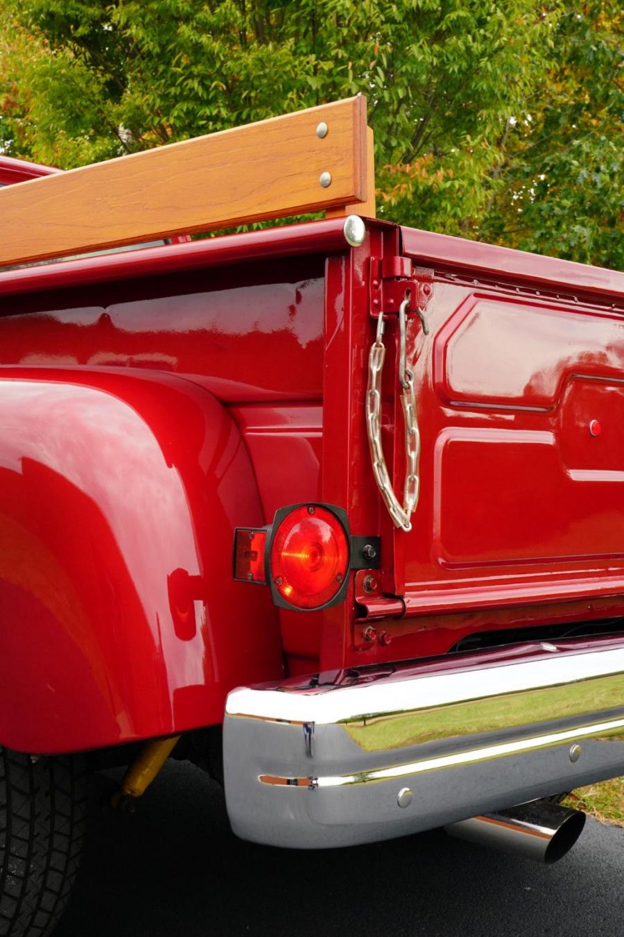 Детали экстерьера Dodge D100 Custom Pickup 1979 года  (фото 45 из 92)